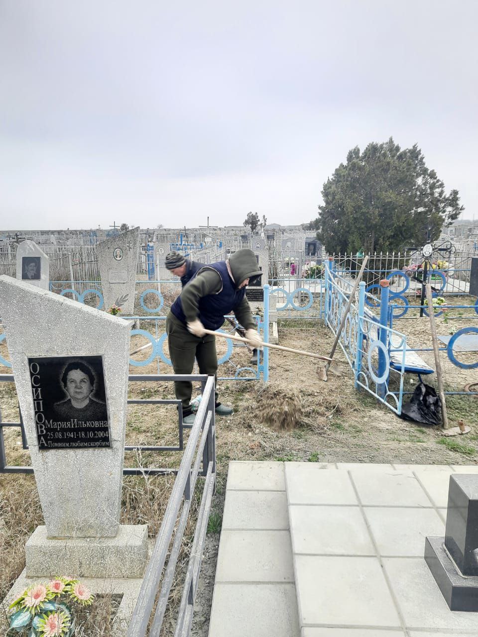 Наведение порядка на памятниках, братских могилах, захоронениях защитников Отечества